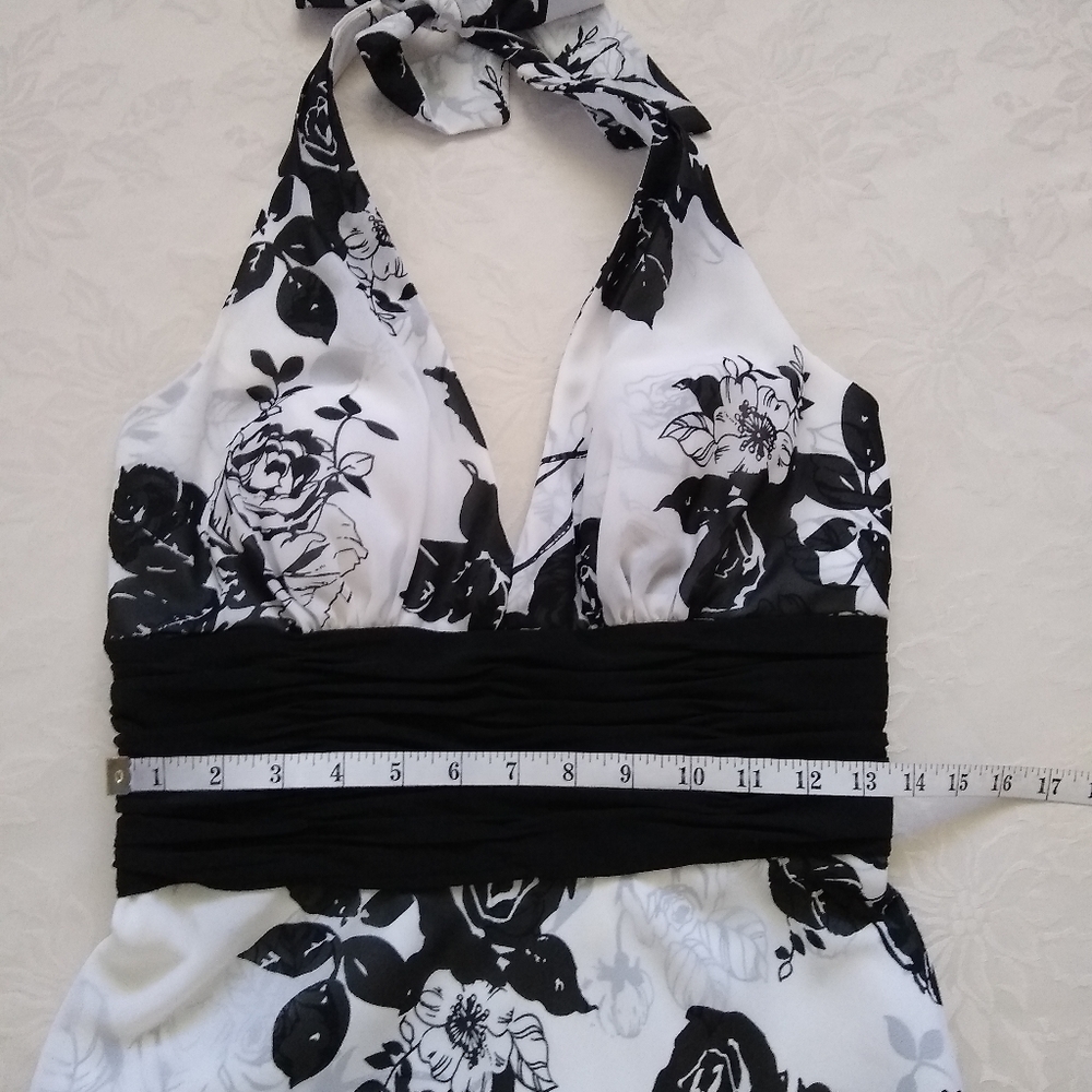 Halter pinup flare floral roses black white dress - Picture 3 of 7